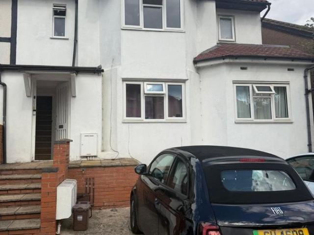 Flat 2 Renters Avenue NW4, 3 bed flat to rent, £2,300 pcm | PrimeLocation
