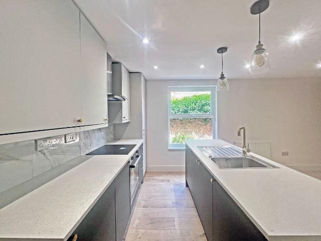 Flat 2 Warwick Avenue, Bedford MK40, 1 bed flat to rent, £975 pcm | PrimeLocation