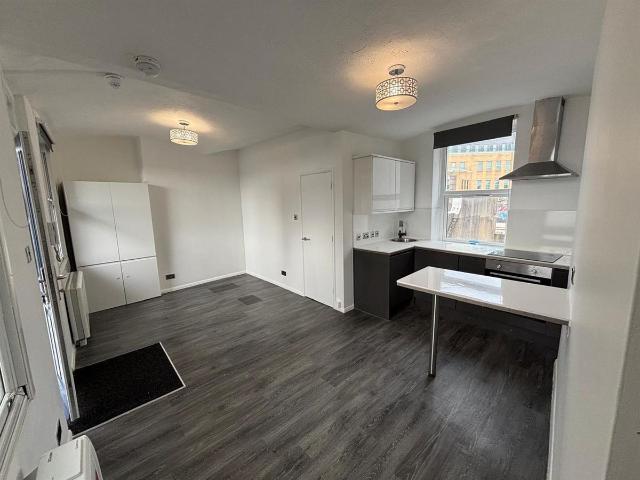 Flat 38 Windsor Court, Windsor Street, Brighton BN1, Studio to rent, £1,150 pcm | PrimeLocation