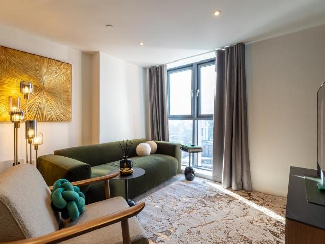 Flat 3007, Swan Street House, Swan. 3 bed flat £2,700 pcm £623 pw
