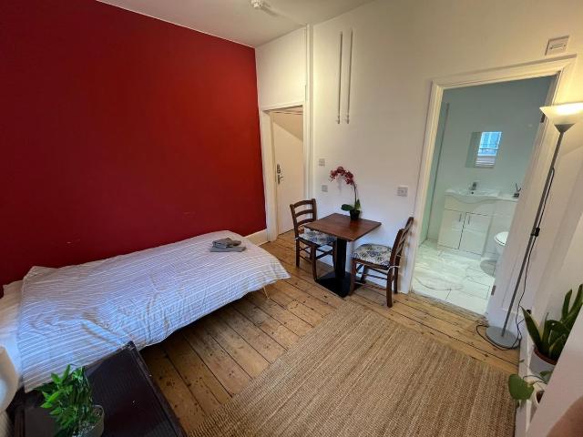 Flat, 330 Upper Street, London, Greater London N1, Studio to rent, £1,700 pcm | PrimeLocation