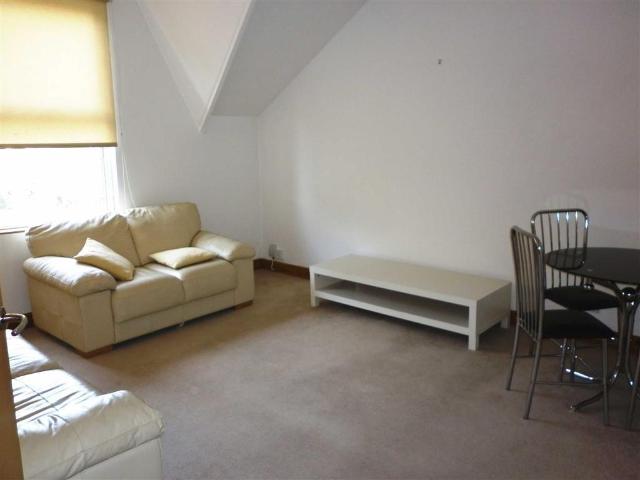Flat 3, 117 Musters Road, West. 1 bed flat to rent £802 pcm £185 pw