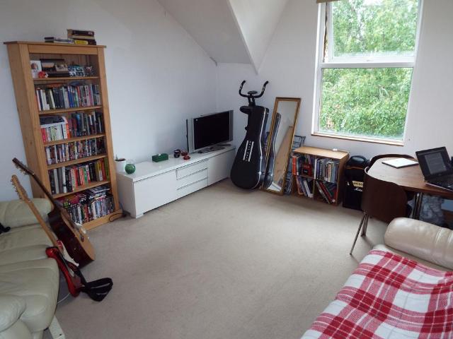 Flat 3, 119 Musters Road, West. 1 bed flat to rent £802 pcm £185 pw