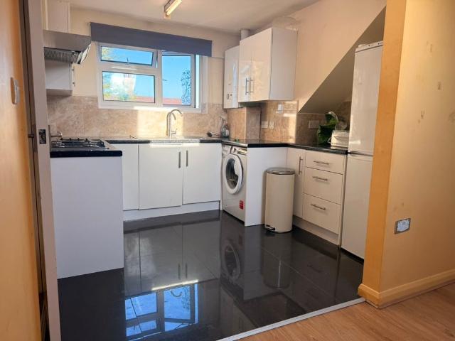 Dartmouth Road, London NW4, 2 bed flat to rent, £1,750 pcm | PrimeLocation