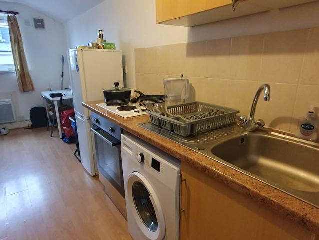 Flat 3, 16, Mundy Place CF24, Studio to rent, £625 pcm | PrimeLocation