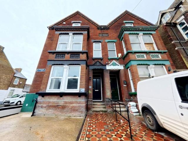 Flat 3, 1 London Road, Sittingbourne ME10, 1 bed flat to rent, £1,100 pcm | PrimeLocation