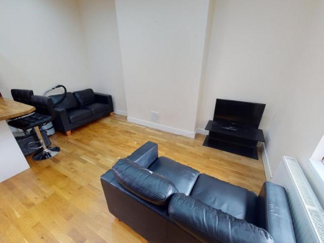 Flat 3, 24 Burns Street, Nottingham. 2 bed apartment to rent £1,430 pcm £330 pw
