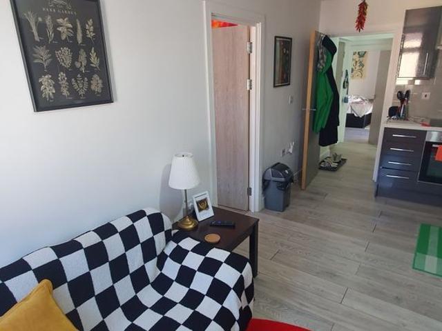 Flat 3, 25 Minny Street, Cathays, Cardiff, CF244ES