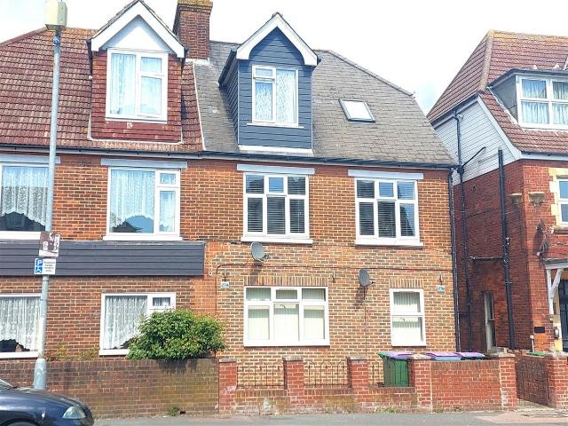 Flat 3, 270 Cheriton Road, Folkestone CT19, 2 bed flat to rent, £1,100 pcm | PrimeLocation