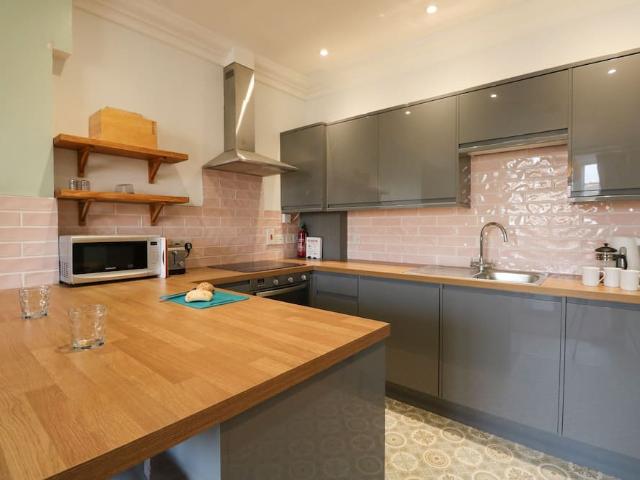 Flat 3, 2 Trinity Road | Studio apartment for rent #165118108 | Rentberry