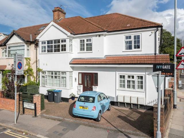 Flat 3, 51 Homersham Road, Kingston. 2 bed flat to rent £2,000 pcm £462 pw