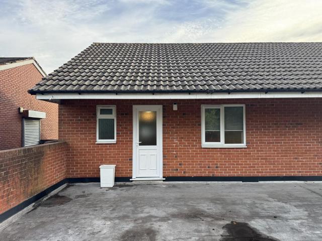 Flat 3, 57 Castle Street, Coseley. 2 bed flat to rent £750 pcm £173 pw