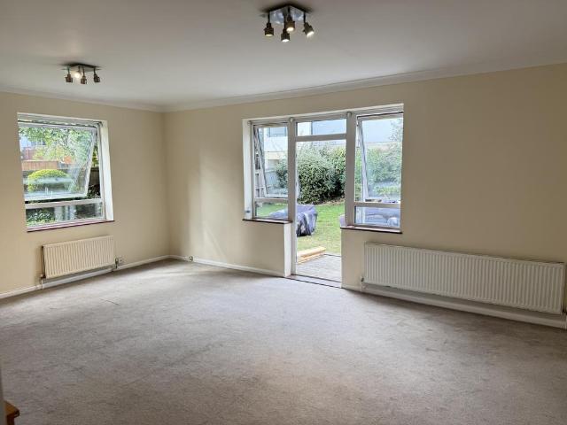 Flat 3 Graham Lodge, Graham Road. 3 bed flat to rent £2,800 pcm £646 pw