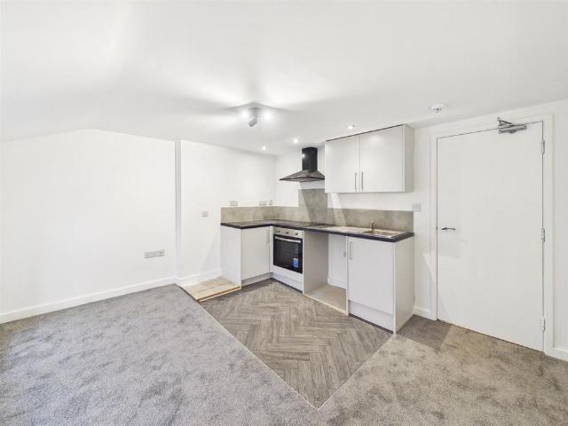 Flat 3, Leg Street, Oswestry, Shropshire 1 bed flat to rent £725 pcm £167 pw