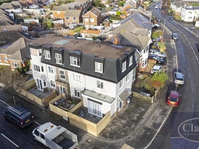 Flat 3 Linden House, 1036 Wimborne. 2 bed flat to rent £1,100 pcm £254 pw