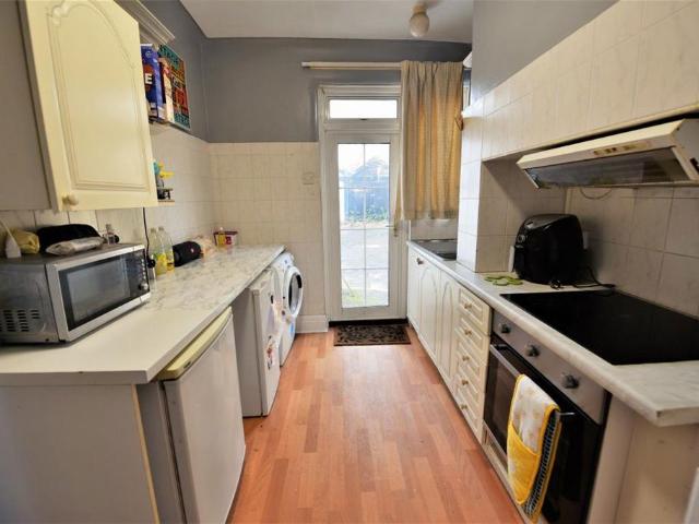 Flat 3 Sefton Court 2 bed flat to rent £988 pcm £228 pw