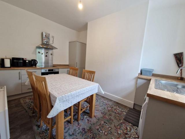 Flat 3, Preston New Road, Blackburn. 2 bed apartment to rent £650 pcm £150 pw