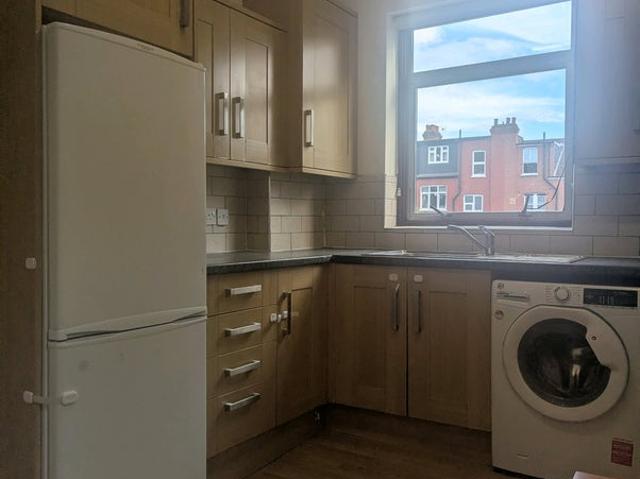 Flat 3 rooms, Palmers green, £1900 excluding bill