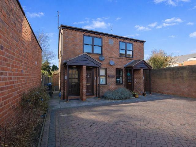 Flat 3, The Lyndons, Park Street, Kingswinford DY6, 1 bed flat to rent, £825 pcm | PrimeLocation