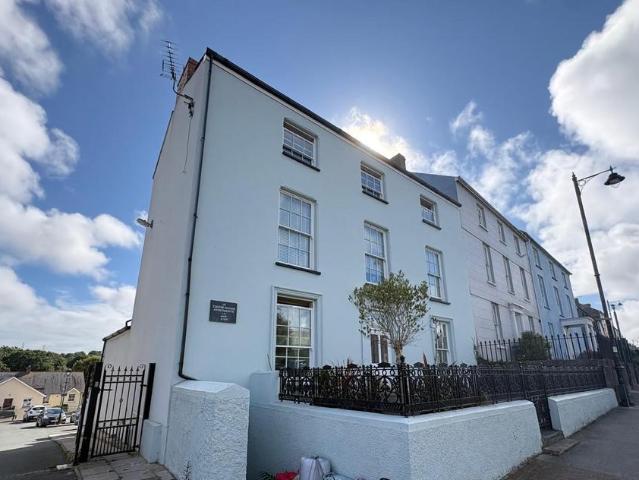 Flat 3 Tudor House, 115 Main Street. 1 bed flat to rent £700 pcm £162 pw
