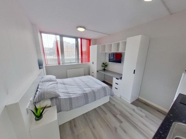 Flat 413, Victoria House,76 Milton. Studio to rent £758 pcm £175 pw