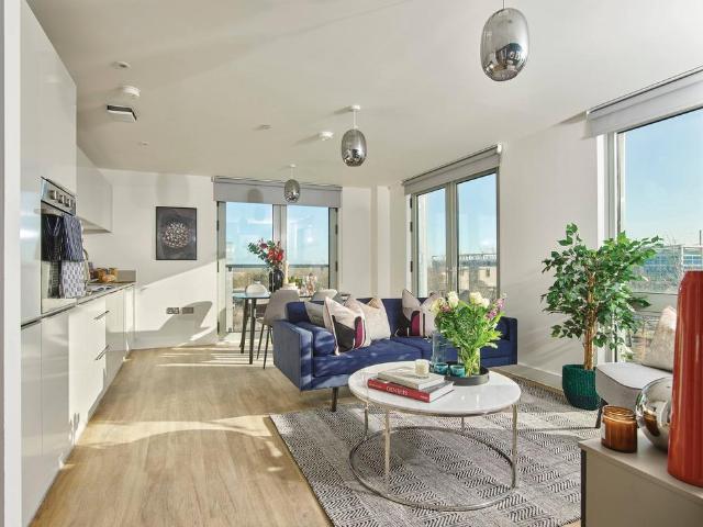 Flat 417 Solstice Apartments, 801. 2 bed apartment to rent £1,655 pcm £382 pw