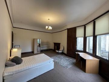 Flat 4, 13 Bank Street, Edinburgh EH1, 4 bed flat to rent, £3,000 pcm | PrimeLocation