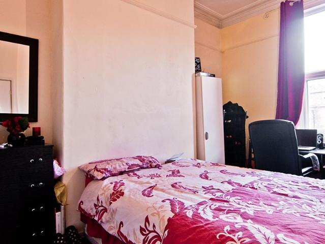 Flat 4, 16 Kelso Road LS2, Studio to rent, £630 pcm | PrimeLocation
