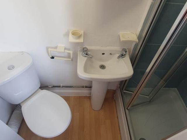 Flat 4, 18 Mundy Place, Cathays, Cardiff, CF24 4BZ