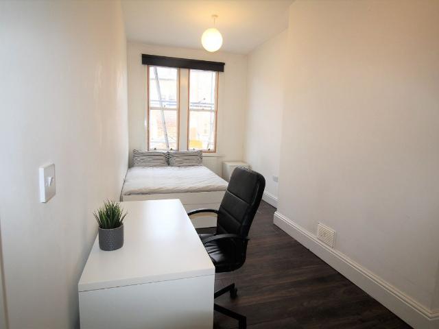 Flat 4, 30 Clarendon Road LS2, 3 bed flat to rent, £1,681 pcm | PrimeLocation