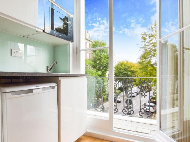 Flat 4, 4 Talbot Road, Bayswater W2, Studio to rent, £1,300 pcm | PrimeLocation