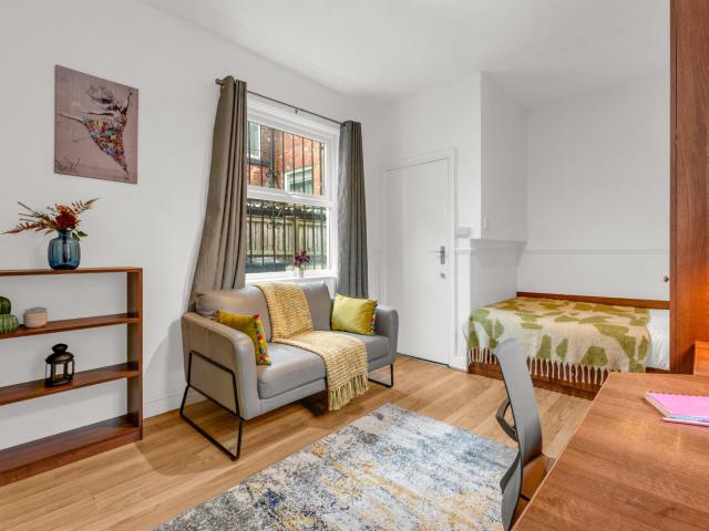 Flat 4, 63 BRUDENELL ROAD Leeds LS6 1HA