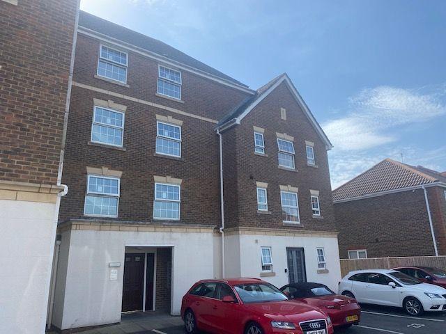 Flat 4, 6 Poplar Close, Bexhill On. 2 bed flat to rent £1,150 pcm £265 pw