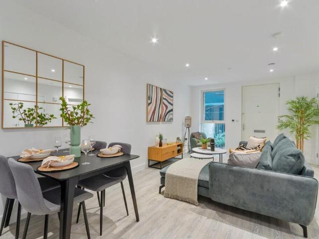 Flat 4, Boyle Court, 70, Clovelly. 1 bed flat to rent £1,650 pcm £381 pw