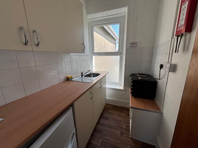 Flat 4, Glanmor Terrace, Burry Port, Llanelli, SA16 0NE