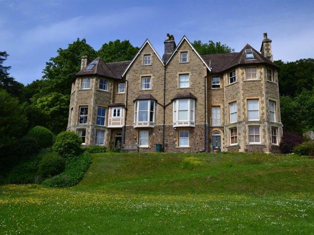 Flat 4 Leamington Court, Wells Road, Malvern WR14, 3 bed flat to rent, £1,300 pcm | PrimeLocation