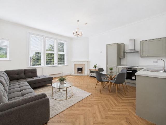 Flat 4, Newcastle Drive, Nottingham, Nottinghamshire NG7, 2 bed flat to rent, £1,500 pcm | PrimeLocation