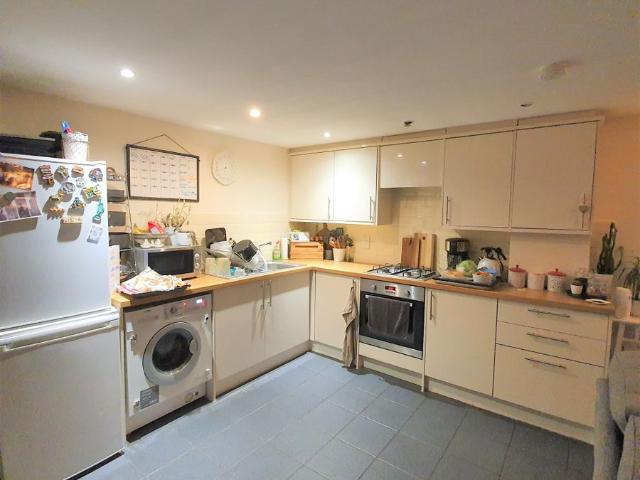 Flat 4, Shaftesbury, Dorset SP7, 2 bed flat to rent, £825 pcm | PrimeLocation