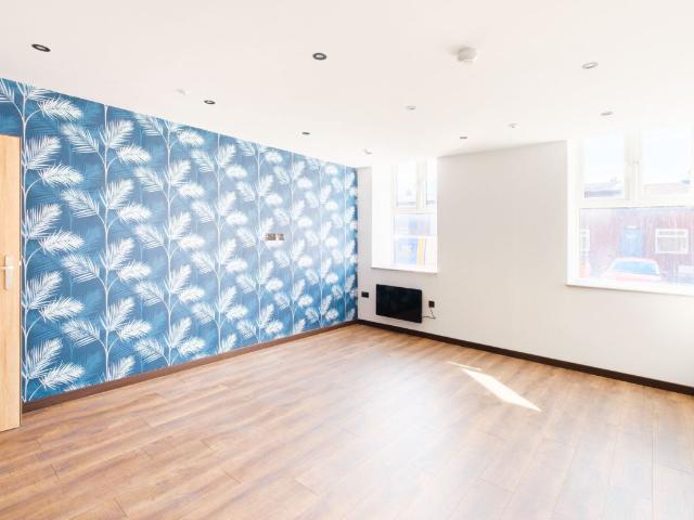 Flat 4, Standish Court PR7, 2 bed flat to rent, £1,100 pcm | PrimeLocation