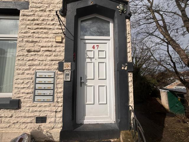 Flat 4, Park Crescent, Bradford Studio to rent £450 pcm £104 pw