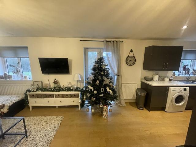 Flat 4 The Paddock, S18