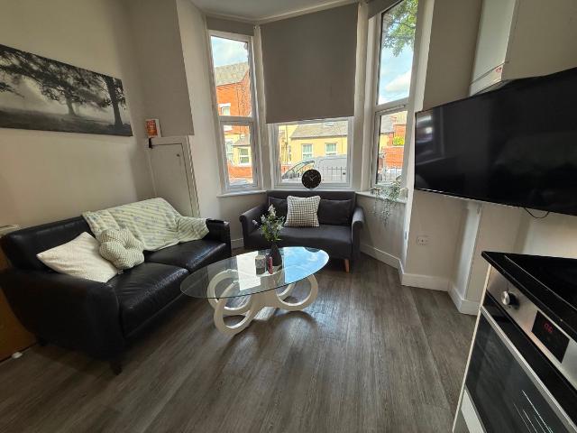 Flat 4A, Charnwood Grove NG2, 4 bed flat to rent, £1,400 pcm | PrimeLocation