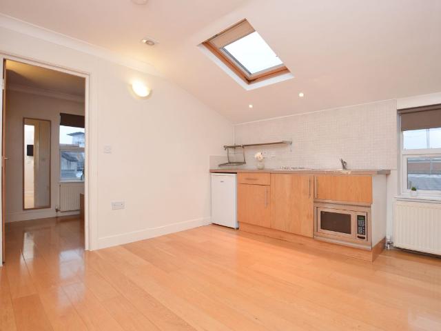 Flat 5, 110 Fortune Green Road, West Hampstead NW6, Studio to rent, £1,365 pcm | PrimeLocation
