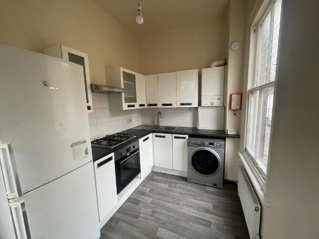 Flat 5, 124 Park Road, Peterborough. 2 bed flat to rent £750 pcm £173 pw