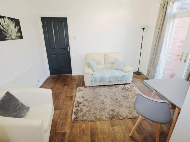 Flat 5, 23 The Avenue, Lincoln, Lincolnshire, LN1 1PD, United Kingdom
