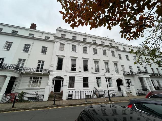 Flat 5, 38 Clarendon Square, CV32 5QY 3 bed flat to rent £2,250 pcm £519 pw