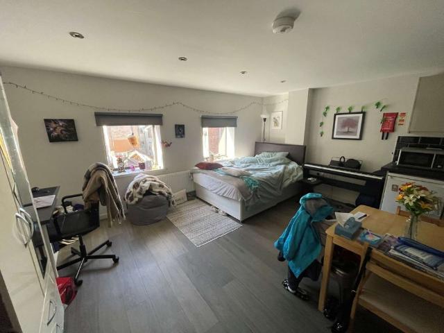 Flat 5, 7 St Peters Close, S1 2EJ