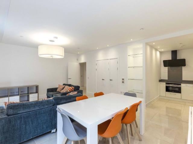 Flat 5, 5A St Vincent Place