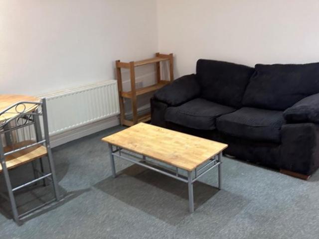 Flat 5, 83 Egerton Road M14, 1 bed semi detached house to rent, £1,050 pcm | PrimeLocation