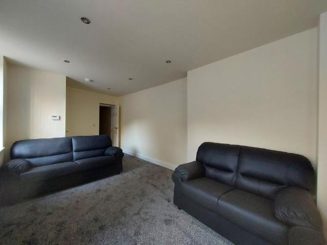 Flat 5 Derby Court, 1, Pole Street